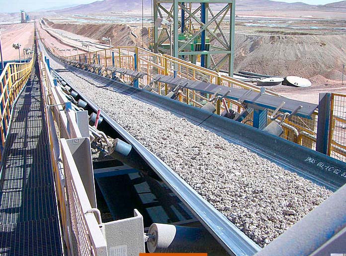 皮帶輸送機輸送砂石