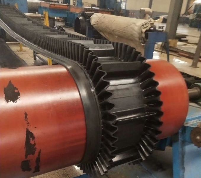 波狀擋邊帶式輸送機 .jpg 波狀擋邊帶式輸送機 .jpg