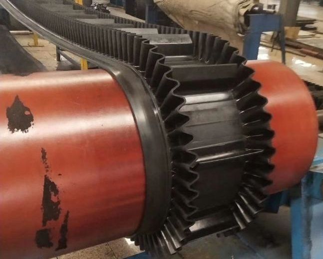 波狀大傾角輸送帶結(jié)構(gòu).jpg 波狀大傾角輸送帶結(jié)構(gòu).jpg